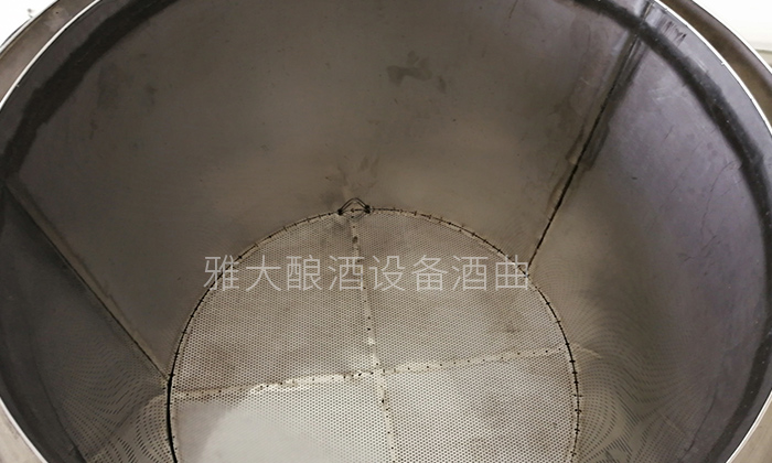 如何用電加熱釀酒設備做廣東米酒？大米半固態釀酒方法。-07-雅大釀酒設備細節料桶清洗