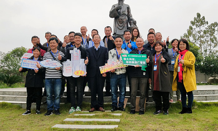 帶您了解學員在雅大釀酒設備廠家的每一個瞬間,有圖有真相!-06-文化廣廠合影 帶您了解學員在雅大釀酒設備廠家的每一個瞬間,有圖有真相!-06-文化廣廠合影
