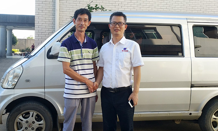 10.21-貴州傳統釀酒師傅張華與雅大技術服務部蔣老師合影
