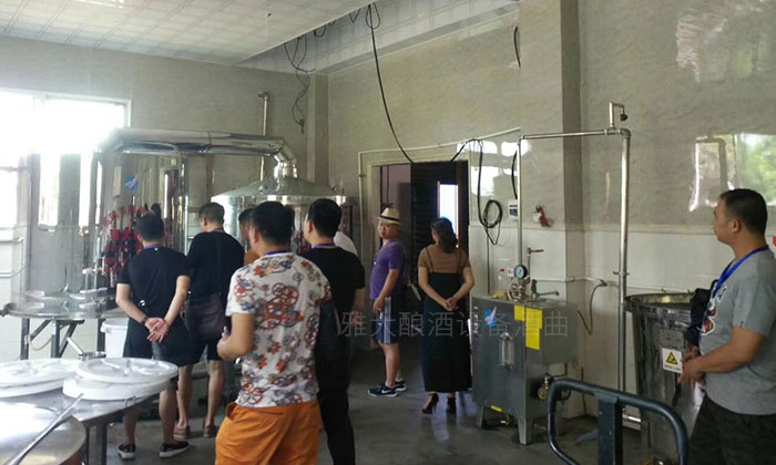 「人間大愛」為資助更多留守兒童 潘總選擇用大型釀酒設備開酒廠-05 「人間大愛」為資助更多留守兒童 潘總選擇用大型釀酒設備開酒廠-05
