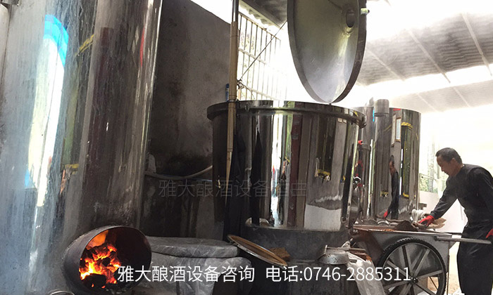 農(nóng)村釀酒人用大型釀酒設(shè)備做酒要贏得顧客，只需做好這3點(diǎn)！-03