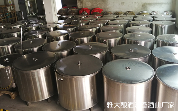 雅大邀您到酒廠用白酒蒸酒設(shè)備實(shí)操釀青稞酒,青稞酒實(shí)操教學(xué)!-06不銹鋼桶發(fā)酵 雅大邀您到酒廠用白酒蒸酒設(shè)備實(shí)操釀青稞酒,青稞酒實(shí)操教學(xué)!-06不銹鋼桶發(fā)酵