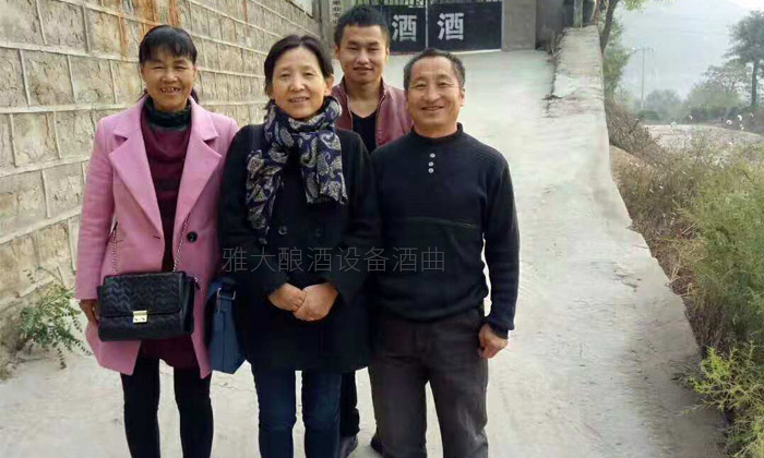 50歲高阿姨借助不銹鋼釀酒設備，帶領當地百姓發家致富-01