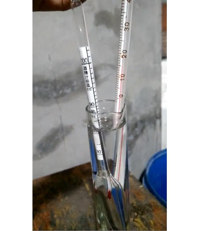據(jù)說這款新工藝釀酒設(shè)備只出高度酒，真相是這樣……-03測量酒度