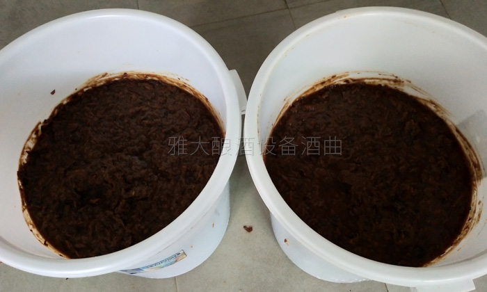 紅棗酒怎么做？用小型酒廠釀酒設備制作紅棗酒方法-06-紅棗酒釀酒-發酵2