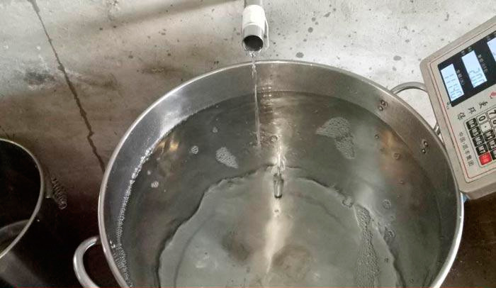 自己用玉米釀酒設(shè)備蒸制的玉米酒為什么喝了眼花?該怎么辦?-05 自己用玉米釀酒設(shè)備蒸制的玉米酒為什么喝了眼花?該怎么辦?-05