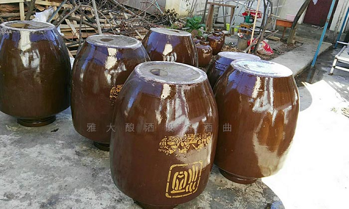 何總用全套釀酒設備做純糧酒,短短1個月就供不應求的真相是……-05-存酒缸 何總用全套釀酒設備做純糧酒,短短1個月就供不應求的真相是……-05-存酒缸