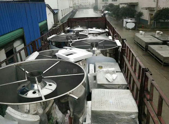 從事白酒行業(yè)10年的李總，為何要一次選購(gòu)5套雅大大型釀酒設(shè)備？-01