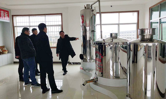 10-招待用酒花費巨大，引多功能釀酒設(shè)備做企業(yè)招待酒節(jié)省開支55萬6