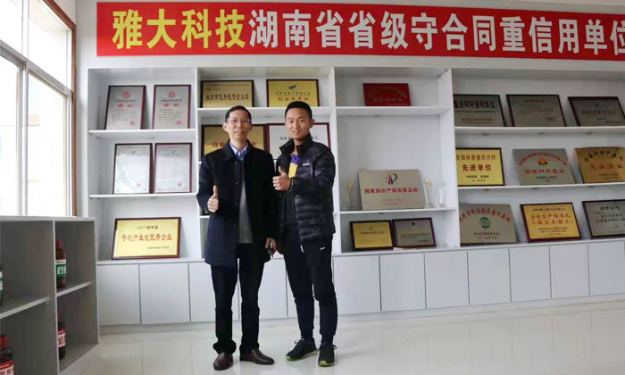 2590后釀酒小白用釀酒蒸餾設(shè)備做酒1年,散酒50元斤,生意火爆!1 2590后釀酒小白用釀酒蒸餾設(shè)備做酒1年,散酒50元斤,生意火爆!1