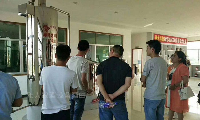 雅大專業技術老師講解設備安裝 雅大專業技術老師講解設備安裝