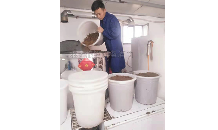 雅大釀酒設備采用蒸汽蒸餾不糊鍋 雅大釀酒設備采用蒸汽蒸餾不糊鍋