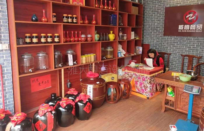 新時代女性,借助雅大烤酒設(shè)備連開4個酒坊 新時代女性,借助雅大烤酒設(shè)備連開4個酒坊
