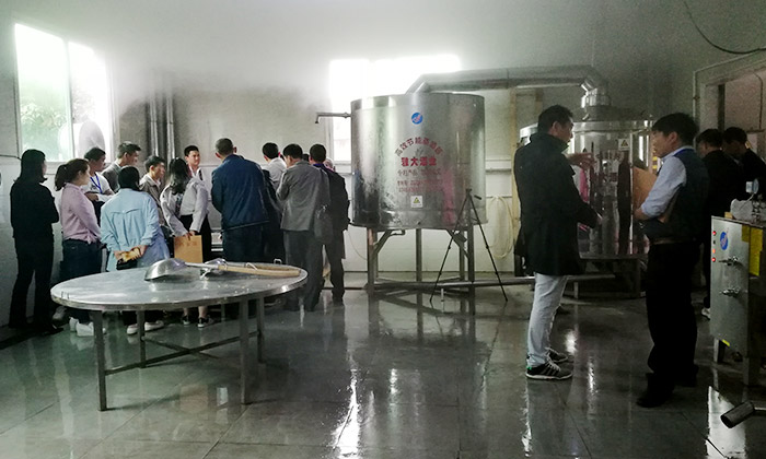 雅大蒸汽釀酒設備廠酒廠學員實操