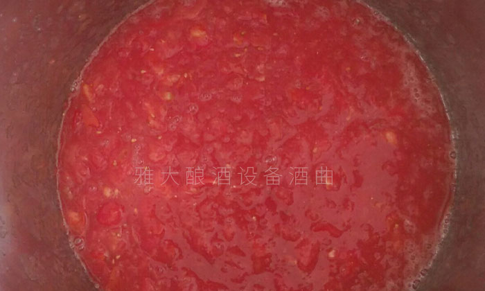 首先將西紅柿冼凈、涼干水份、打成漿