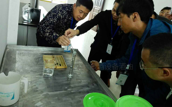 量好溫度、酒度根據公式算出實際酒度