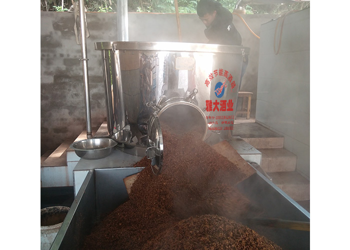 雅大固態全自動釀酒設備出料十分輕松