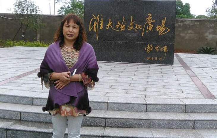 劉女士來雅大白酒釀造設備廠考察 劉女士來雅大白酒釀造設備廠考察