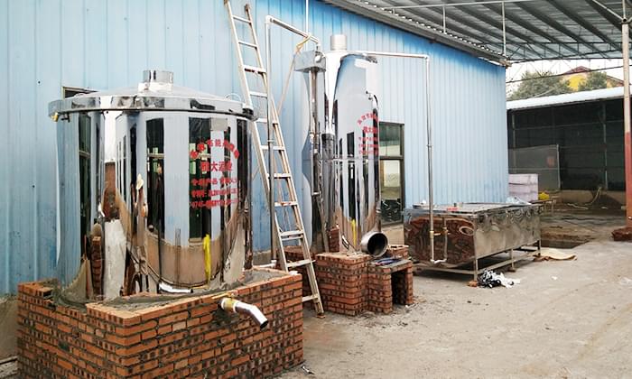 先安裝鍋爐、再根據鍋爐位置安裝料桶、冷卻器