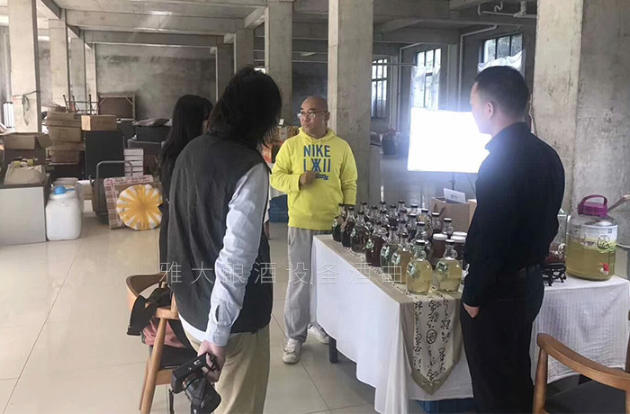DIY釀酒區,讓游客參與酒釀造全過程。 DIY釀酒區,讓游客參與酒釀造全過程。
