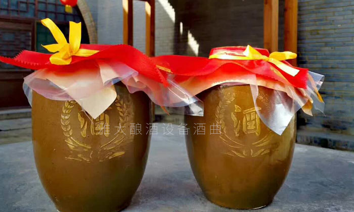 接出的頭尾酒下一次蒸酒時(shí)繼續(xù)蒸餾 接出的頭尾酒下一次蒸酒時(shí)繼續(xù)蒸餾