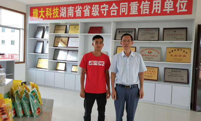 29-李哥借助雅大白酒釀造設備,推出時尚小酒搶占年輕人市場!1 29-李哥借助雅大白酒釀造設備,推出時尚小酒搶占年輕人市場!1