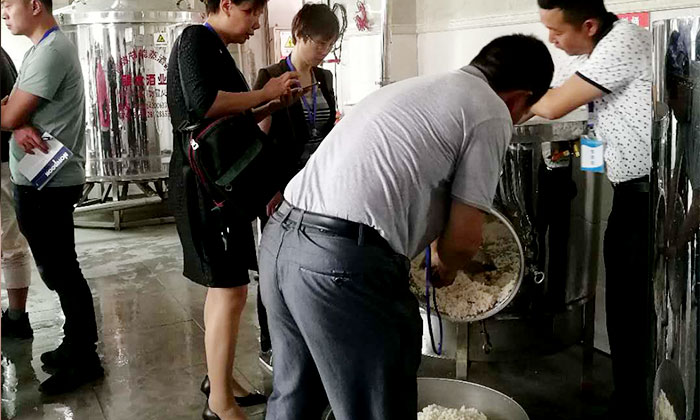 22-電加熱釀酒設備大米出料 22-電加熱釀酒設備大米出料