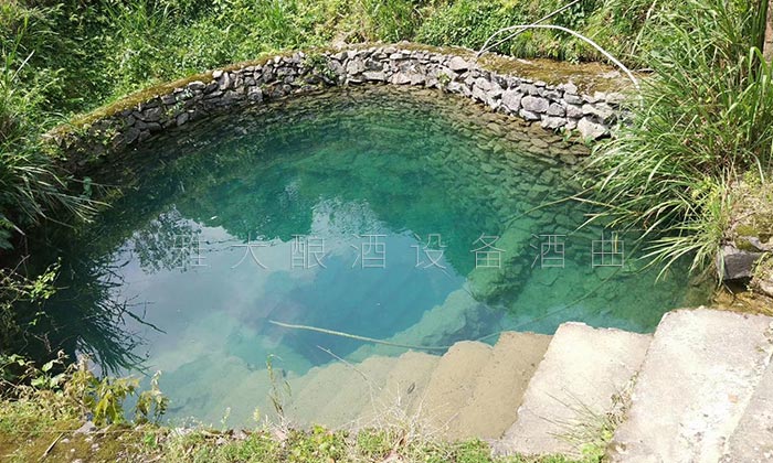 5-曾氏酒業-1套純糧釀酒設備，200平米舊廠房+3個臨街鋪面，輕松開酒廠井水3