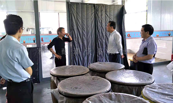 80后夫婦用制酒設(shè)備走古法釀酒之路，將小生意做成大事業(yè)！2
