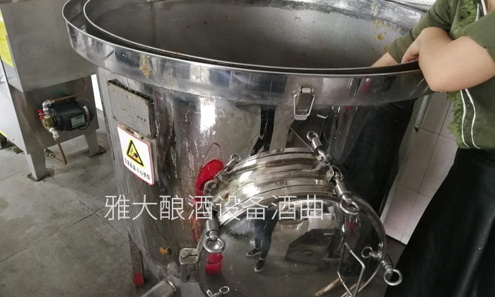 雅大側開口高粱釀酒設備