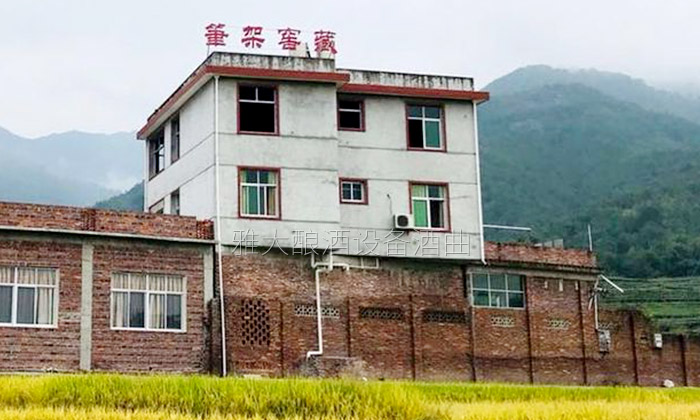 開酒坊考察釀酒設備前易被忽視的7點？農村白酒作坊前景