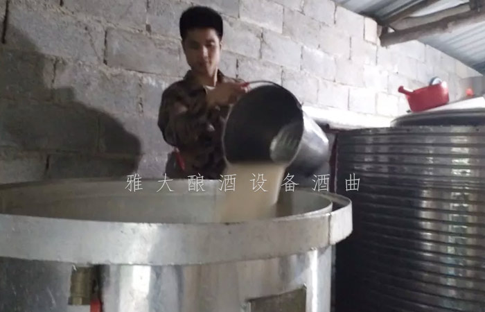 8.25-兵哥哥用雅大制酒設備釀出湄江招牌旅游產品,月凈賺3萬5 8.25-兵哥哥用雅大制酒設備釀出湄江招牌旅游產品,月凈賺3萬5