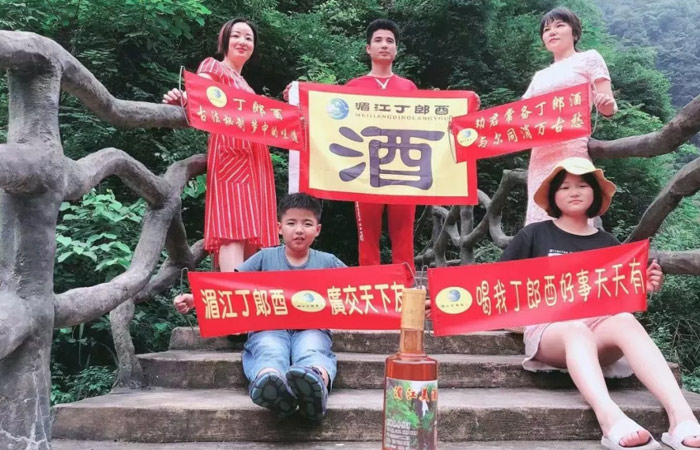 8.25-兵哥哥用雅大制酒設備釀出湄江招牌旅游產品,月凈賺3萬6 8.25-兵哥哥用雅大制酒設備釀出湄江招牌旅游產品,月凈賺3萬6