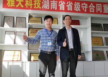 桂林小伙用1套白酒釀酒設備幾百斤大米起步開酒坊！
