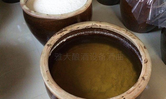 用白酒釀酒設(shè)備釀酒過程中加水屬于造假嗎？ 2