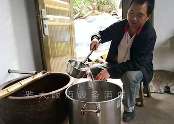 從廚師到釀酒師，用全自動釀酒設備釀出美酒，釀出紅火日子