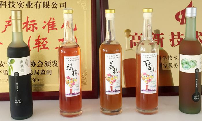 都說(shuō)做酒設(shè)備釀酒太辛苦,可90后陽(yáng)光男孩也在做 8 都說(shuō)做酒設(shè)備釀酒太辛苦,可90后陽(yáng)光男孩也在做 8