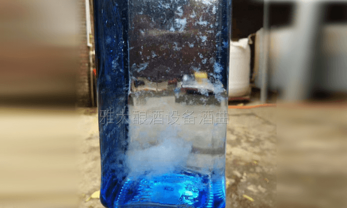 白酒釀造設備蒸餾的純糧酒灌瓶后，怎樣避免渾濁、沉淀現象？ 2