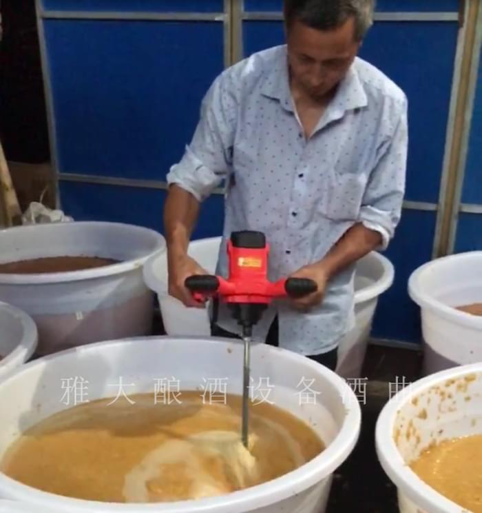 黃桃滯銷嚴重，雅大蒸餾釀酒設備彭老師上門指導釀酒8