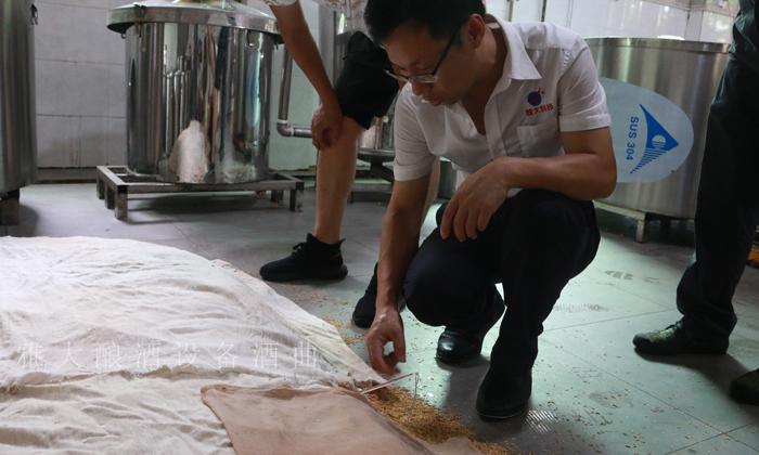 用蒸餾釀酒設備做固態高粱酒要加稻殼嗎,兩者口感有什么不同? 2 用蒸餾釀酒設備做固態高粱酒要加稻殼嗎,兩者口感有什么不同? 2