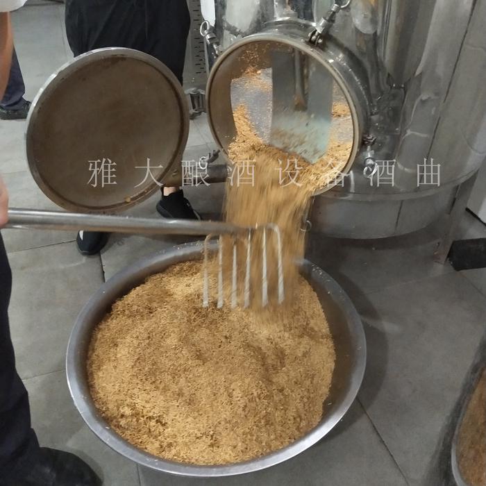 用蒸餾釀酒設備做固態高粱酒要加稻殼嗎,兩者口感有什么不同? 4 用蒸餾釀酒設備做固態高粱酒要加稻殼嗎,兩者口感有什么不同? 4