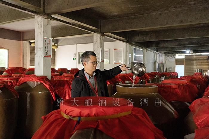 全自動釀酒設(shè)備釀造的白酒中含有哪些微量元素,來源于哪里? 1 全自動釀酒設(shè)備釀造的白酒中含有哪些微量元素,來源于哪里? 1