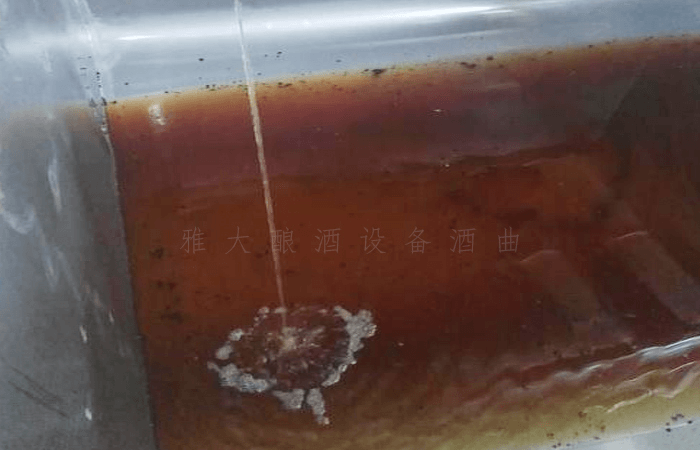 用大型釀酒設(shè)備做固態(tài)酒到底要不要建窖池，怎么建？