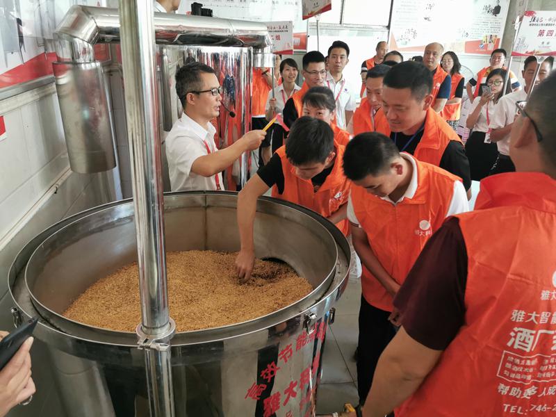 看一百遍不如酒廠釀酒一次,雅大釀酒設(shè)備廠邀您來(lái)酒廠實(shí)操! 1 看一百遍不如酒廠釀酒一次,雅大釀酒設(shè)備廠邀您來(lái)酒廠實(shí)操! 1