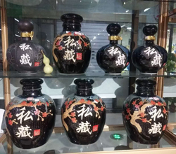 受疫情影響沒了工作，一套小型燒酒設備開酒坊撬動“大就業”