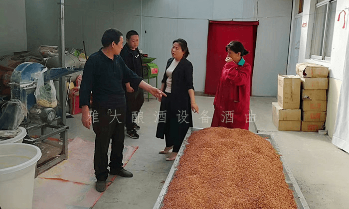 用雅大釀酒設備做高粱酒5 用雅大釀酒設備做高粱酒5