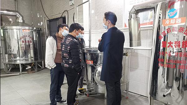 煙酒茶行老板用電加熱釀酒設備開酒坊，還是純糧酒市場大 3
