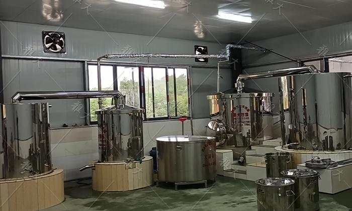 大型釀酒設備酒廠售酒新模式:線上線下齊發力,多措并舉生意火 1 大型釀酒設備酒廠售酒新模式:線上線下齊發力,多措并舉生意火 1