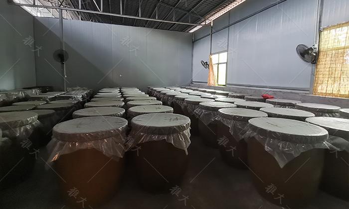 白酒釀造設(shè)備釀的白酒度數(shù)越高越辣?酒辣是什么原因引起的？