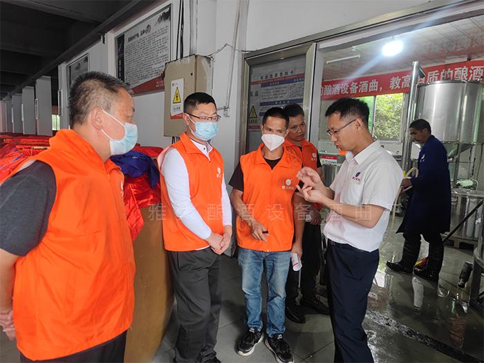 雅大技術總監蔣建明老師詳細講解釀酒細節
